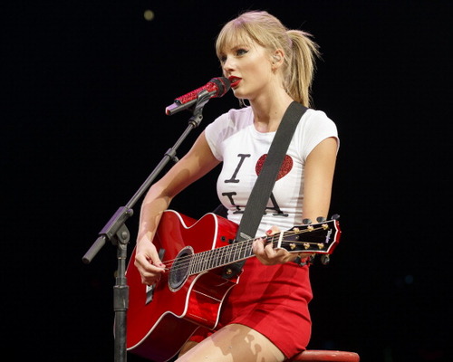 Tonight I'm Going To The Red Tour!!!